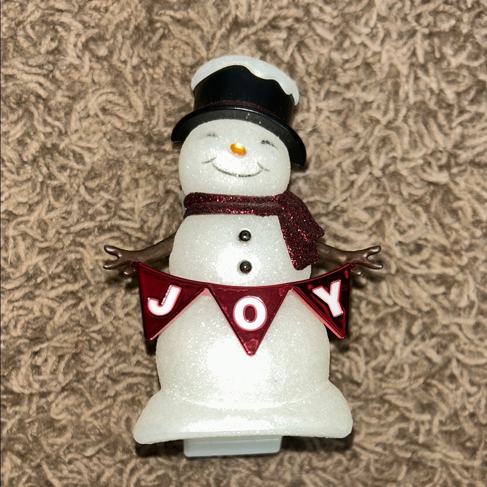 Bath & Body Works: Festive Snowman Holiday Decor with Red Accents Wall Plug In